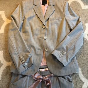 Women’s pant suit